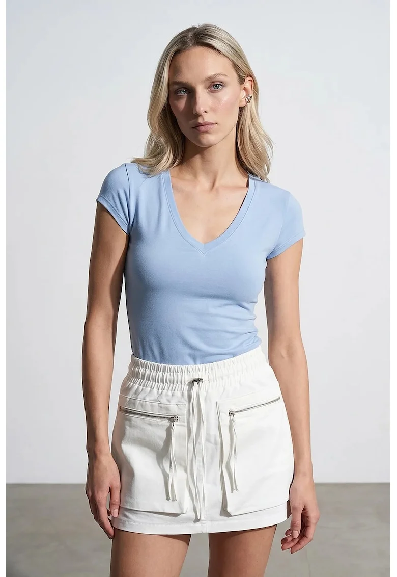 Tricou dama,  slim fit, decolteu in V, elastic, albastru deschis, jerseu din bumbac, tencel si elastan