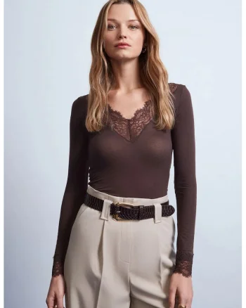 Bluze dama,  Bluza Slim Fit, decolteu in V, detalii florale, maro cafea, dantela,