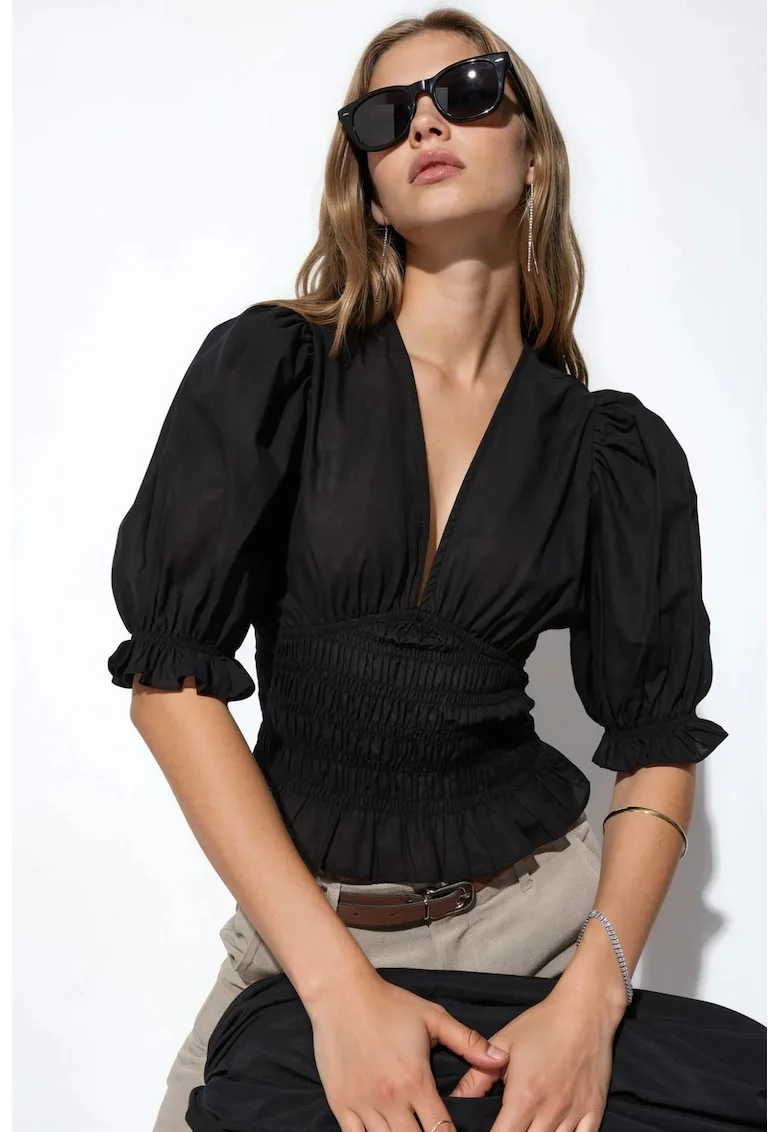 Bluza dama,  cu decolteu in V, volanase, negru, poliester