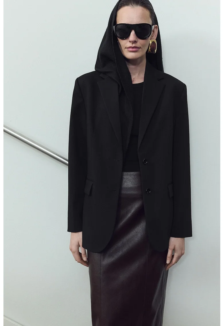 Sacou cu model uni si buzunare cu clapa, Negru