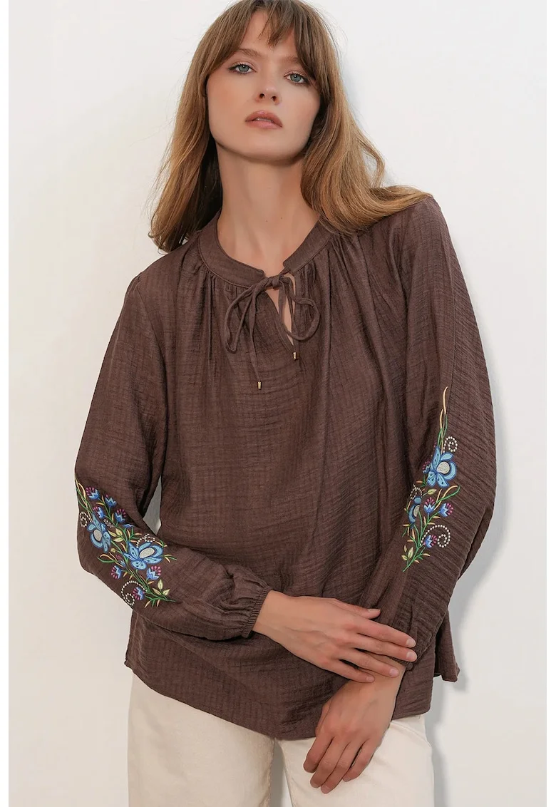 Bluza dama,  bluza supradimensionata, broderie, maro nuc, viscoza-nailon