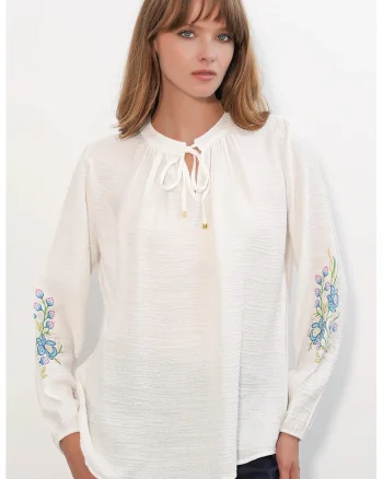 Bluza  supradimensionata, alb prafuit, broderie, crep viscoza-nailon