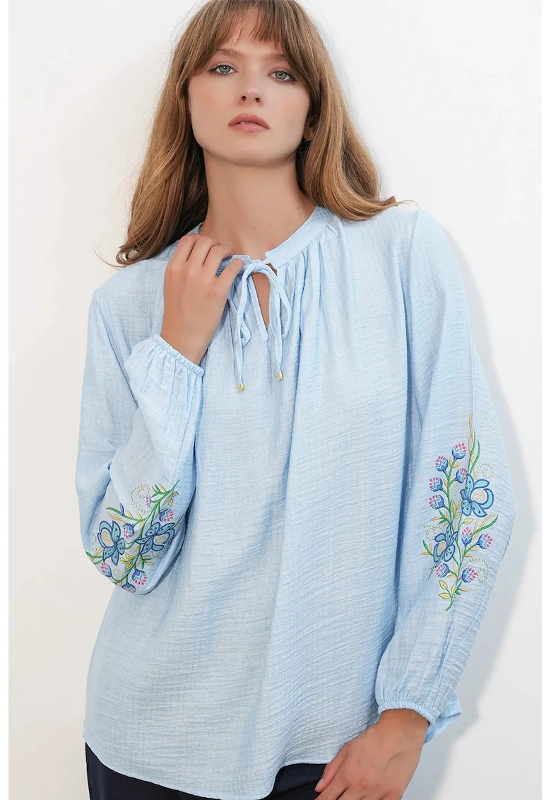 Bluza dama,  bluza supradimensionata, brodata, albastru deschis, crep