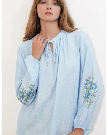 Bluza dama,  bluza supradimensionata, brodata, albastru deschis, crep