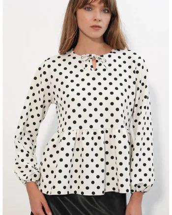 Bluza dama,  Bluza din crep cu buline, detalii cu snur, Alb Prafuit, poliester-elastan