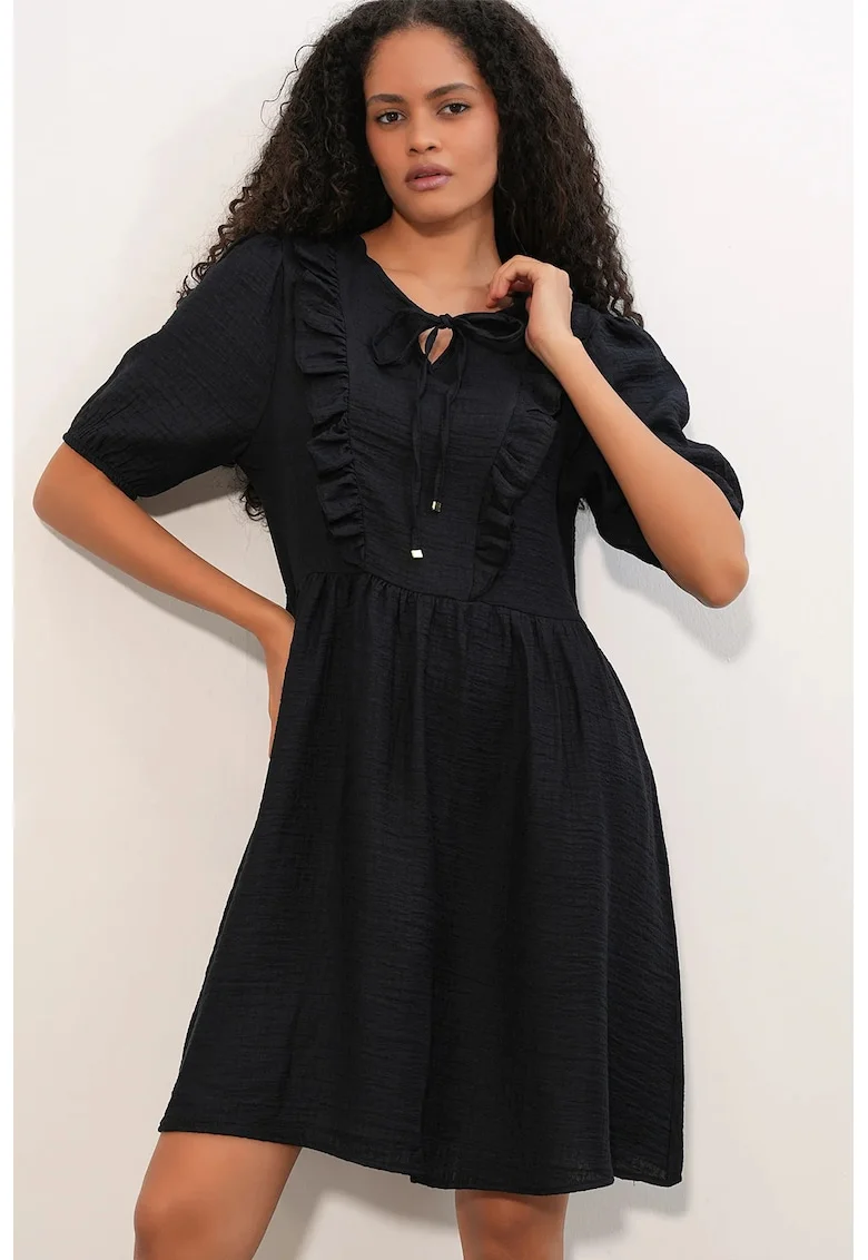 Rochie mini  casual, neagra, cu volanase, din viscoza si nailon
