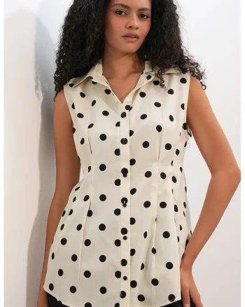 Camasa  fara maneci, croiala cambrata, buline, alb-negru, bumbac/poliester/elastan,
