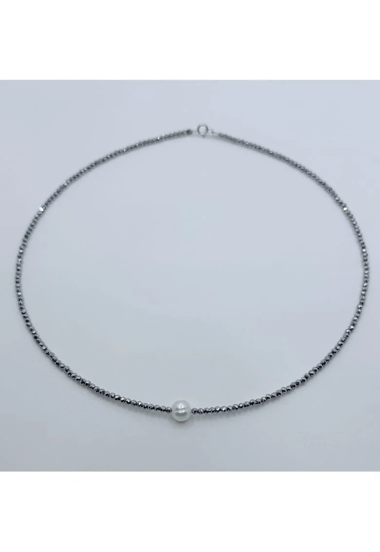 Colier handmade, realizat din pietre semipretioase Hematit, perla de cultura, accesorii inchidere argint, lungime:41 cm