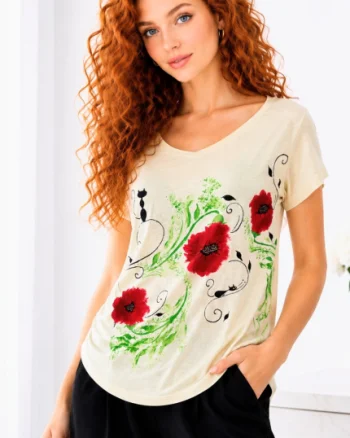 Tricou galben din bumbac  pictat manual, cu maci si pisicuta
