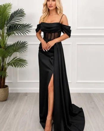 Rochie lungă satinata SABella, tip sirenă, cu fald lateral și trenă, NEGRU