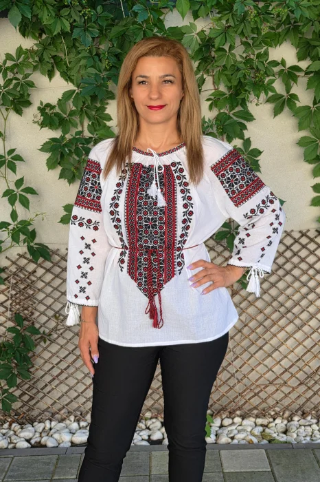 Ie Traditionala Madalina 3