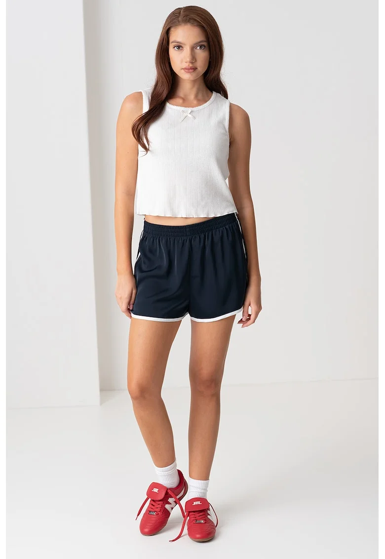 Top crop cu decolteu rotund, Alb