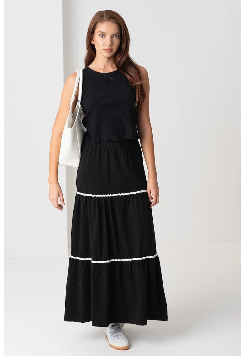 Top crop cu decolteu rotund