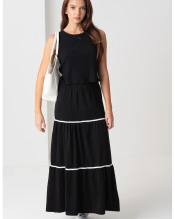 Top crop cu decolteu rotund
