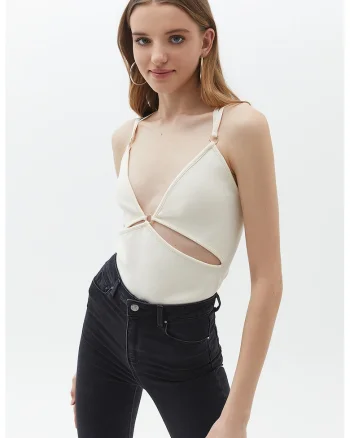 Top crop cu decupaje, Alb murdar