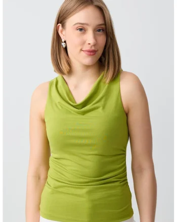 Top cambrat din amestec de modal cu decolteu drapat, Verde fistic