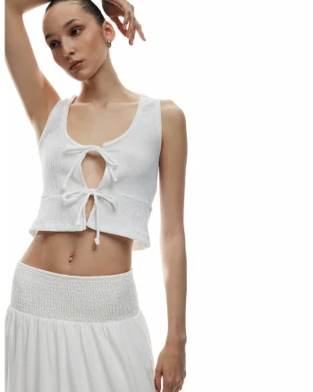 Top crop cu inchidere cu snururi, Alb murdar