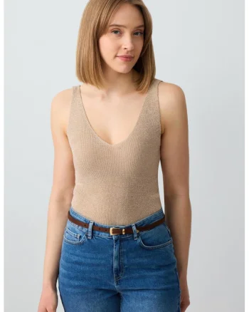 Top slim fit cu decolteu in V, Bej
