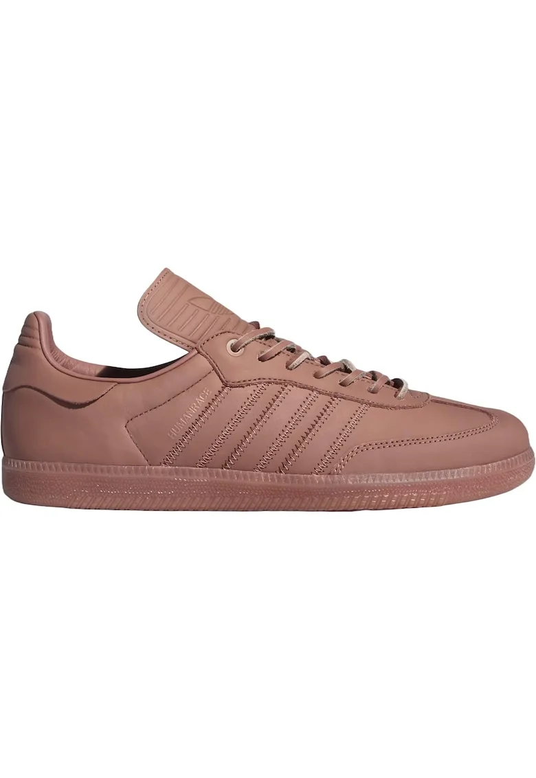 i Adidas Humanrace Samba, Maro