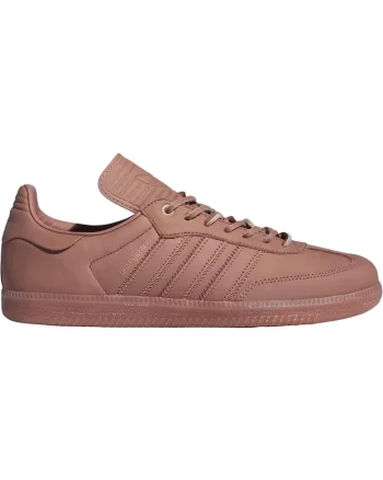 i Adidas Humanrace Samba, Maro