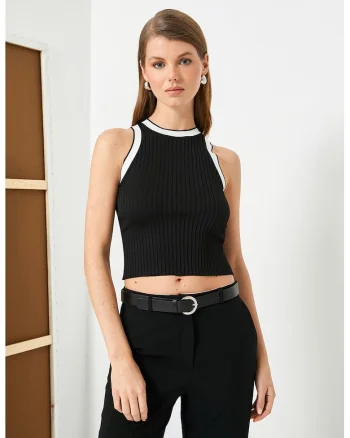 Top crop cu detalii contrastante, Negru