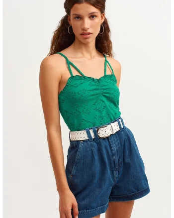 Top cu perforatii, Verde