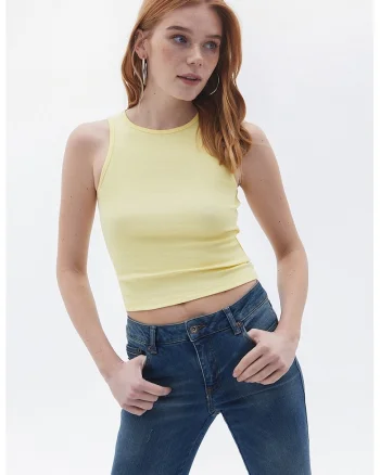 Top crop cu decolteu la baza gatului, Galben pal