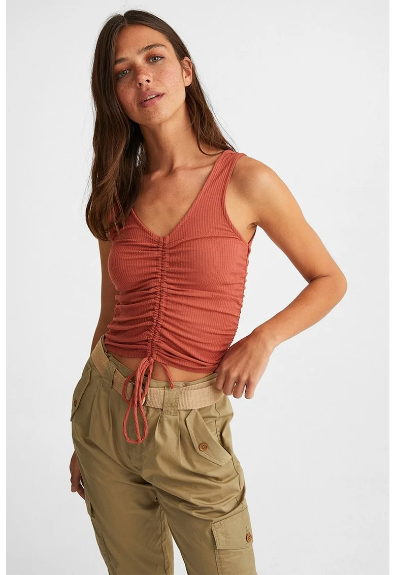 Top crop cu fronseuri frontale, Rosu stins