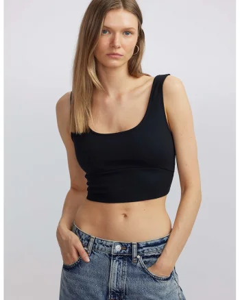Top crop cu decolteu patrat, Negru