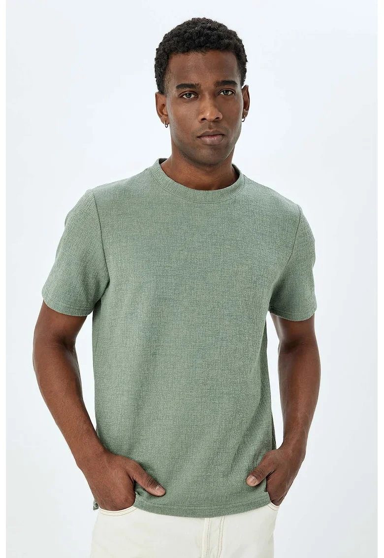 Tricou cu decolteu la baza gatului si model uni, Verde pal