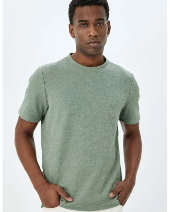 Tricou cu decolteu la baza gatului si model uni, Verde pal