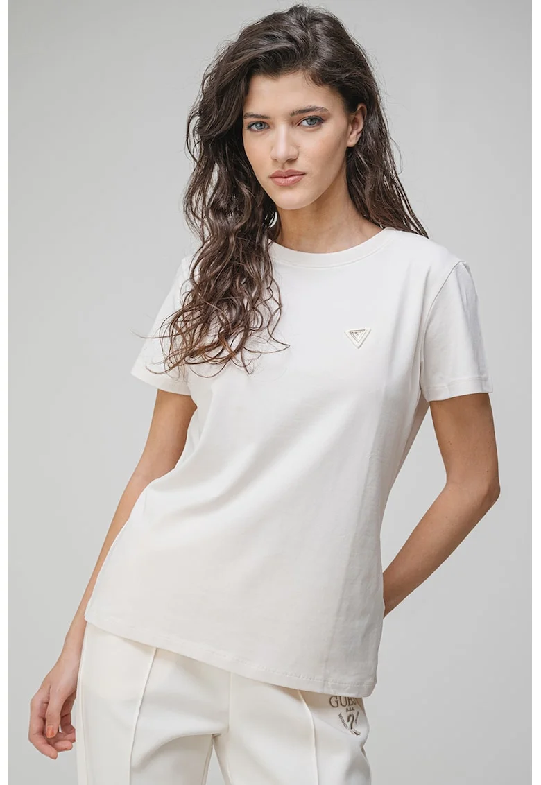 Tricou cu decolteu la baza gatului si aplicatie logo discreta, Alb fildes