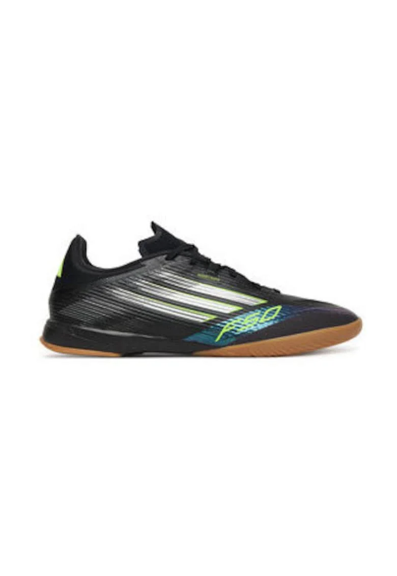 Pantofi sport cu accente contrastante, pentru fotbal