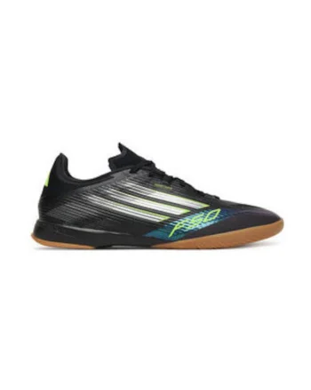 Pantofi sport cu accente contrastante, pentru fotbal
