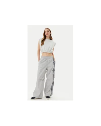 Pantaloni ampli cu buzunare laterale