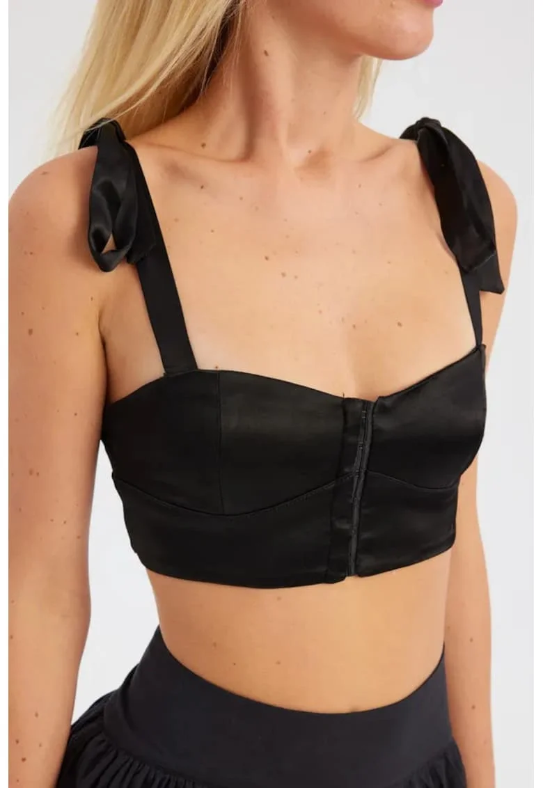 Top scurt,  decolteu in forma de inima, negru, textil