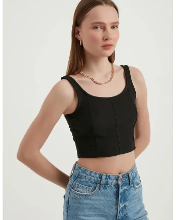Top scurt,  fara maneci, decolteu rotund, negru, jerseu