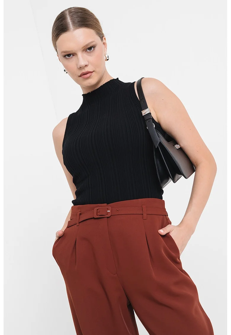 Top elastic din tricot cu guler scurt, Negru