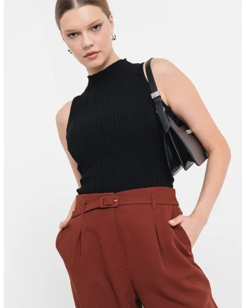 Top elastic din tricot cu guler scurt, Negru