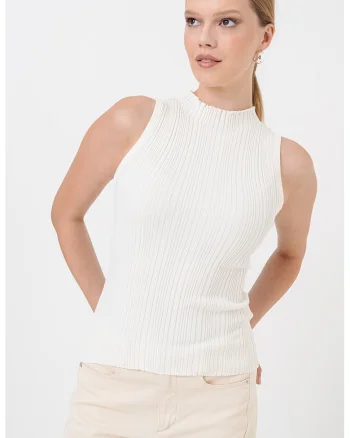 Top elastic din tricot cu guler scurt, Crem