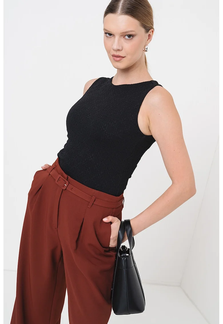 Top elastic cu logo si fermoar pe partea din spate, Negru