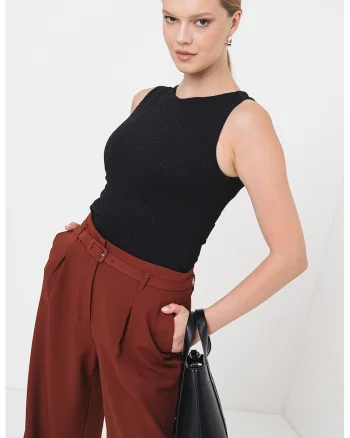 Top elastic cu logo si fermoar pe partea din spate, Negru