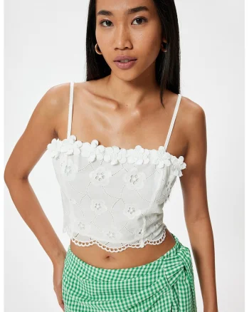 Top crop cu broderii, Alb optic