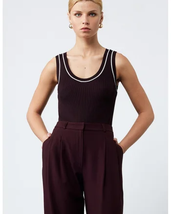 Top slim-fit, Maro inchis