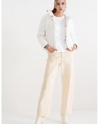 Jacheta uni cu capse, Alb optic