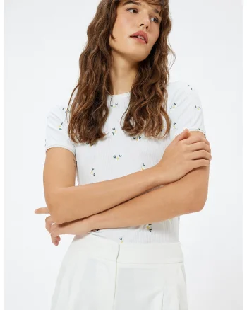 Tricou striat cu broderie florala, Alb