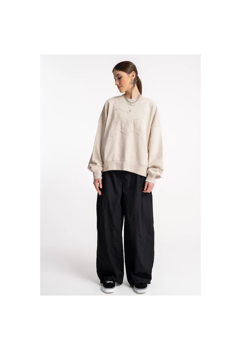 Pantaloni cu croiala ampla si buzunare oblice