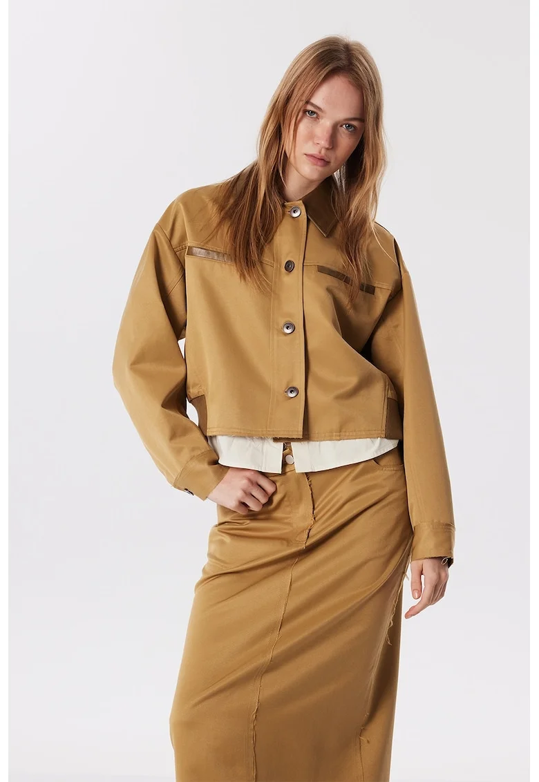 Jacheta crop cu guler ascutit, Maro camel