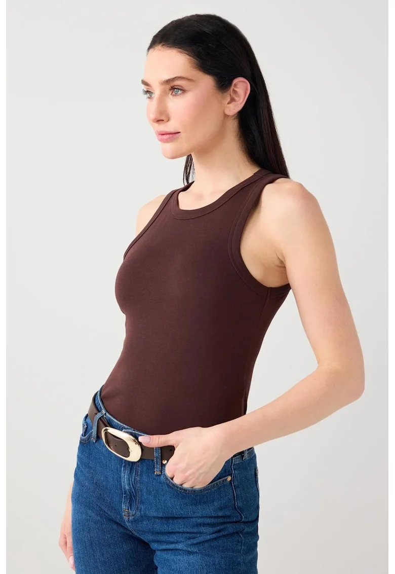 Top slim fit cu decolteu la baza gatului, Maro inchis