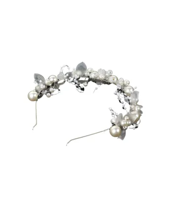 Bentita eleganta cu flori albe si perle, accesoriu ideal pentru ocazii speciale – nunti, evenimente sau sarbatori de familie